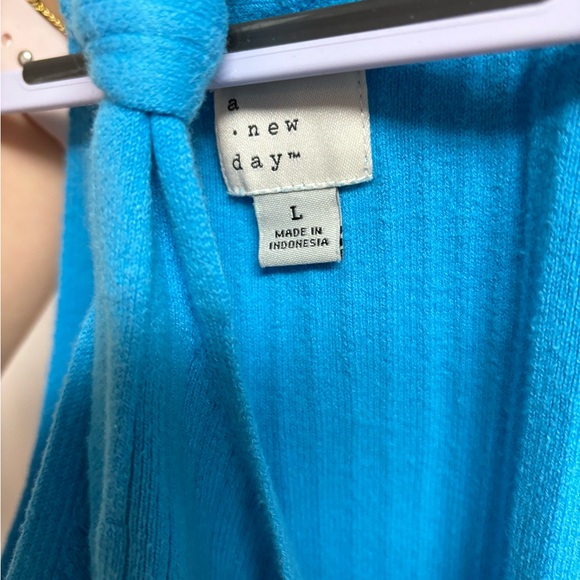 Halter Top - Picture 5 of 5